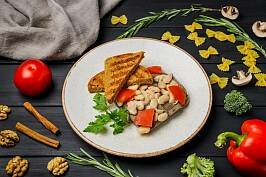 Попробуйте  Паштет из шампиньонов и белой фасоли с тостами уже сейчас! диетические блюда от general-food.ru 