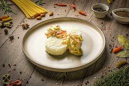 Попробуйте  Фрикадельки рыбные в сливочно-овощном соусе с рисом Жасмин уже сейчас! диетические блюда от general-food.ru 