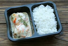 Фрикадельки рыбные в сливочно-овощном соусе с рисом Жасмин 